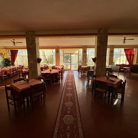Hotel Paradiso *