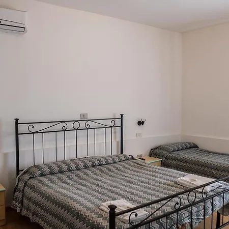 Hotel Paradiso *