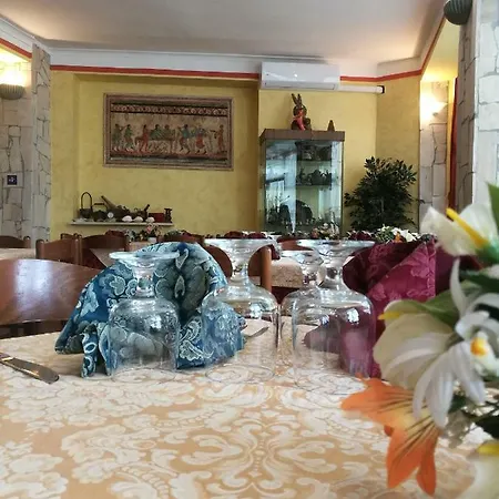 Paradiso Hotel *